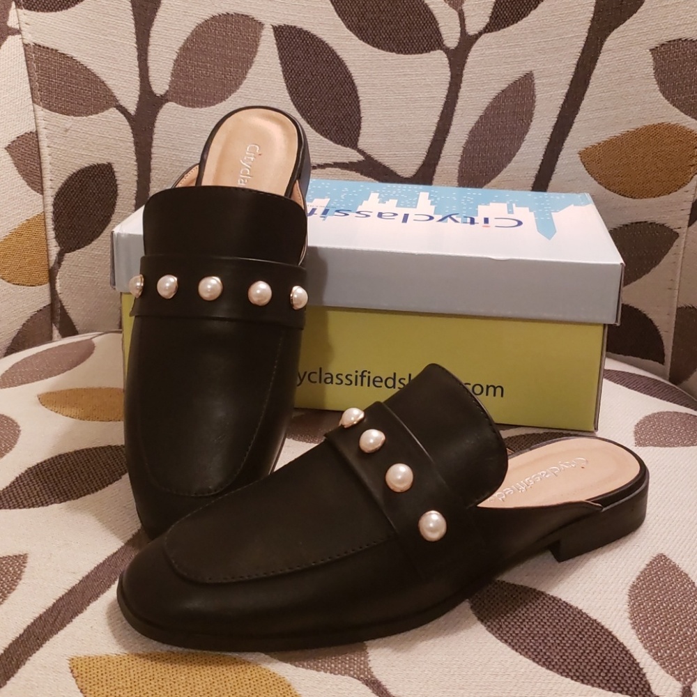 Black mule shoe
